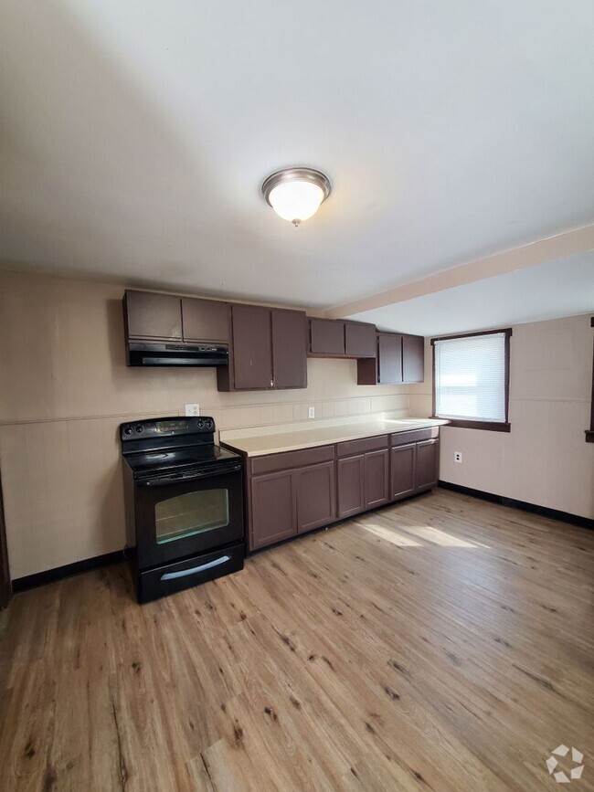 Building Photo - 4 BEDROOM SINGLE FAMILY HOME