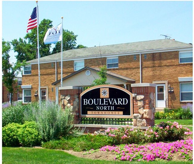 Boulevard North Townhomes - Boulevard North Townhomes