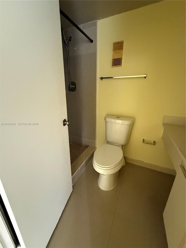 Photo - 8740 N Sherman Cir Unidad 402