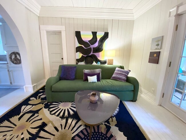 Photo - Looking for a lovely home that is fully furnished!