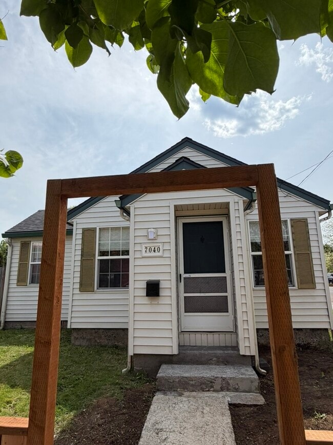 Photo - 7040 N Lombard St