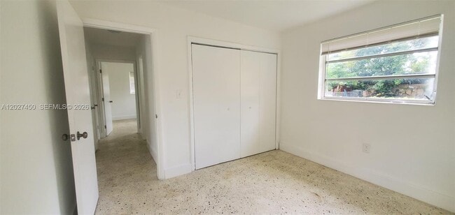 Building Photo - 1032 SW 10th St