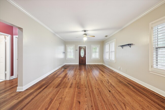 Photo - 321 W 13th St