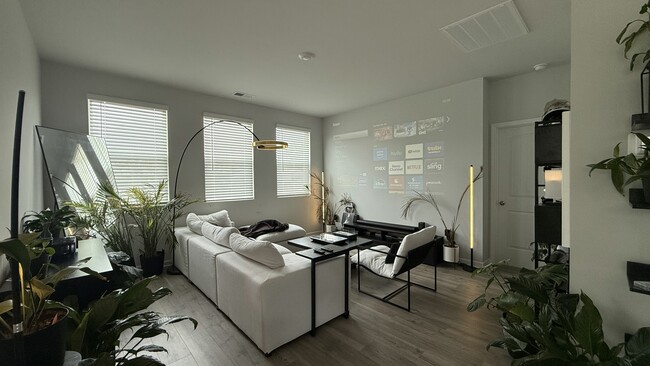 Photo - 2042 Live Oak Dr