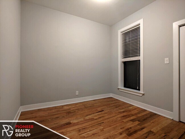 Photo - 629 W Oakdale Ave