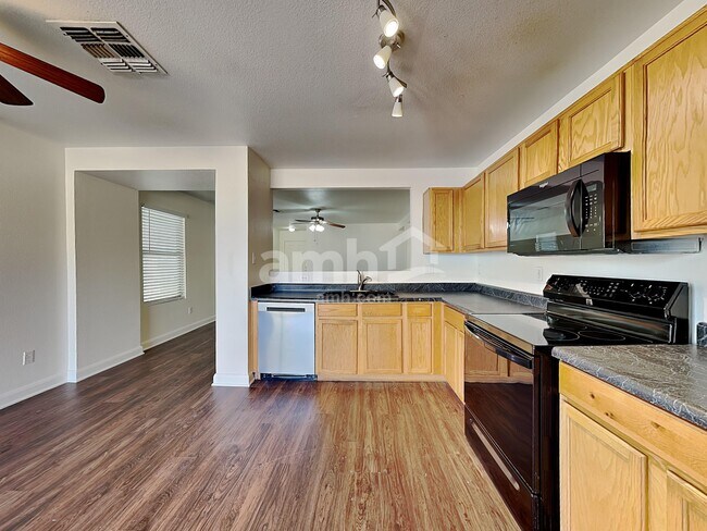 Photo - 2444 E Gleneagle Dr