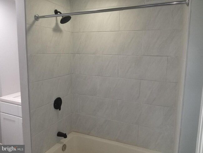 Building Photo - 212 Warren St