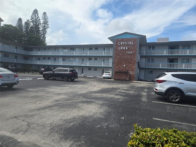 Building Photo - 1021 Crystal Lake Dr Unit 207 Rental