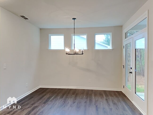 Photo - 667 Riverwood Pass