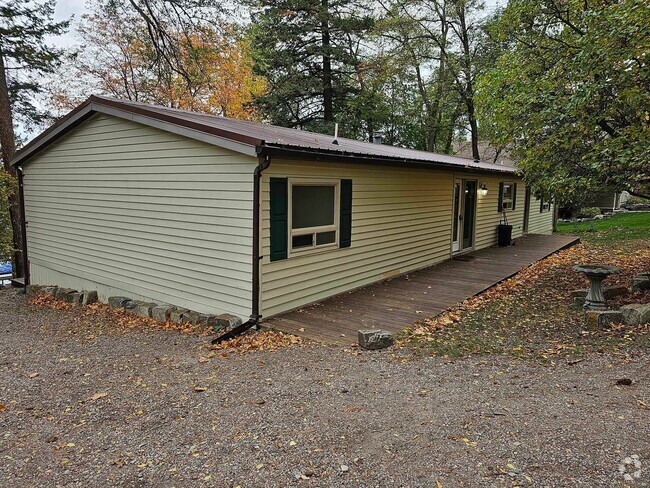 Building Photo - Lake front on Kings Point-Winter Rental On...