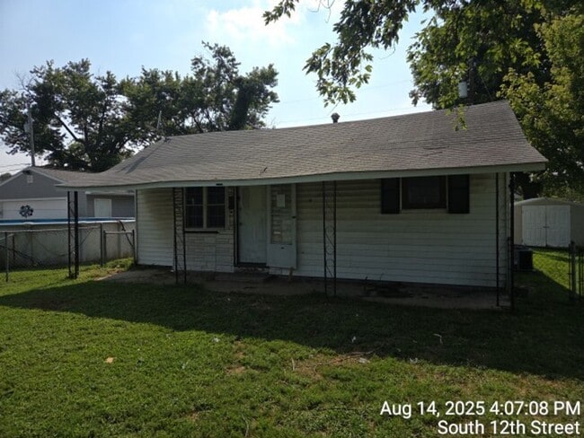 Building Photo - 110 S 12th St Rental