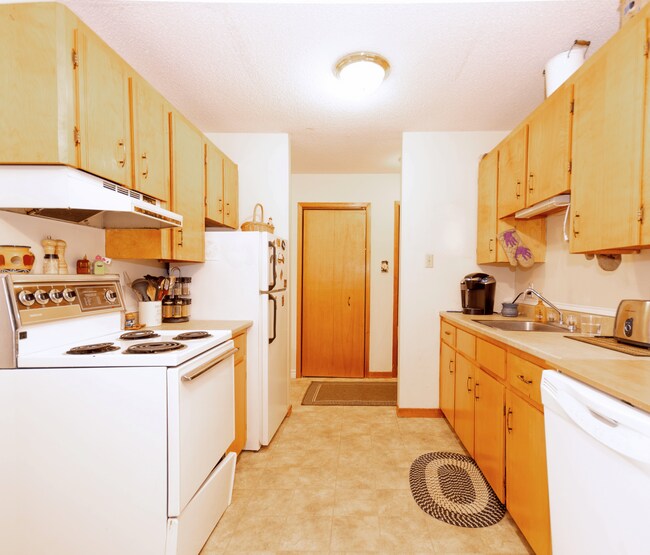 Photo - 75 Greenfields Drive