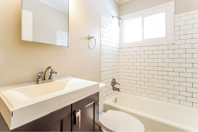 Photo - 2659 Niagara St