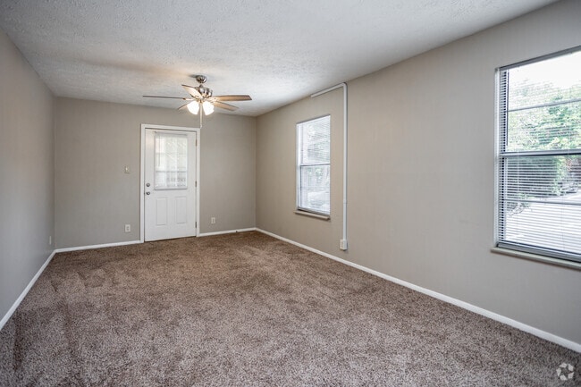 2BR, 1BA - 950SF - Living Room