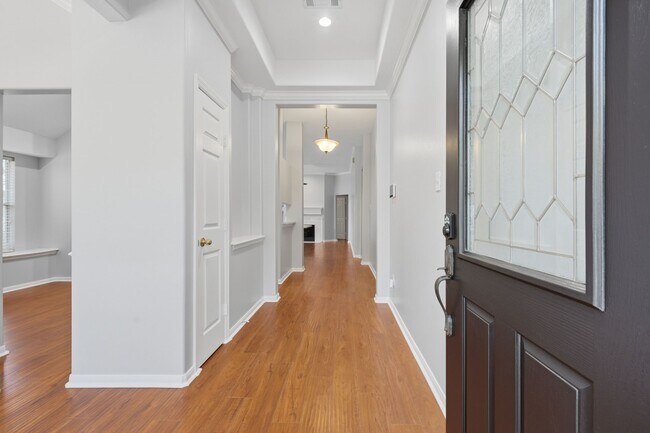Photo - 18 Mulberry Glen Pl