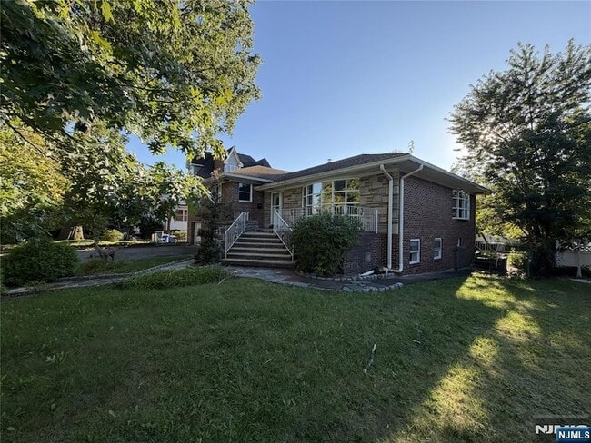 1069 Palisade Ave