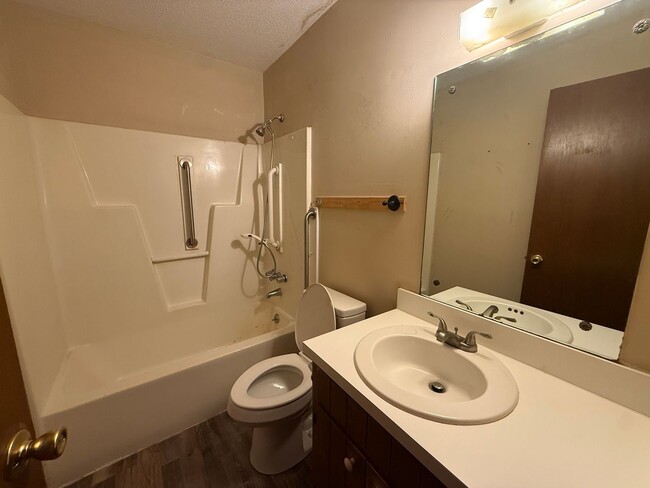 Photo - 1715 Snowden Dr SE Unit B