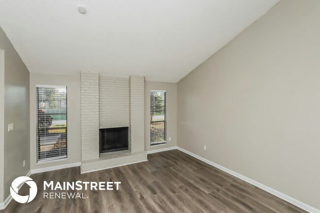 Photo - 977 Beacon St NW