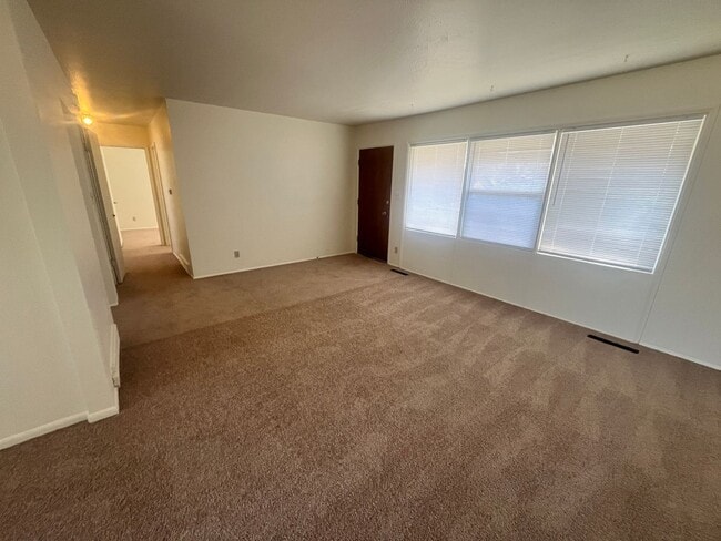 Building Photo - Charming single-family residence!
