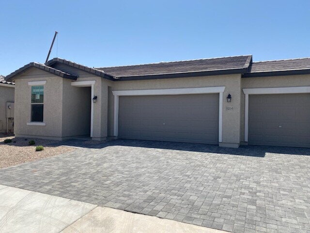 Building Photo - 4 BEDROOM RENTAL WITH 3 CAR GARAGE IN LOS PORTALES CASA GRANDE ARIZONA