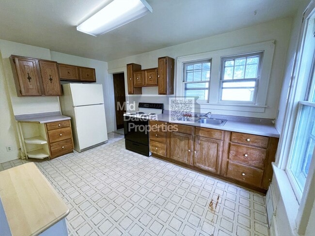211 & 213 N Edmunds