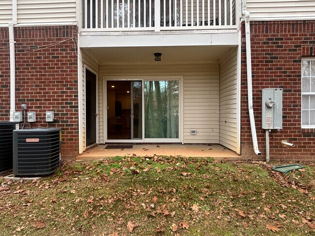 Room in Condo on Trailwood Heights Ln
