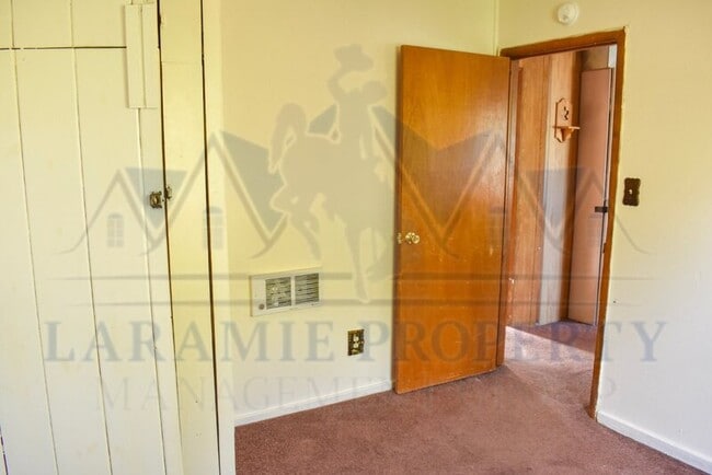 Photo - 1270 N 6th St