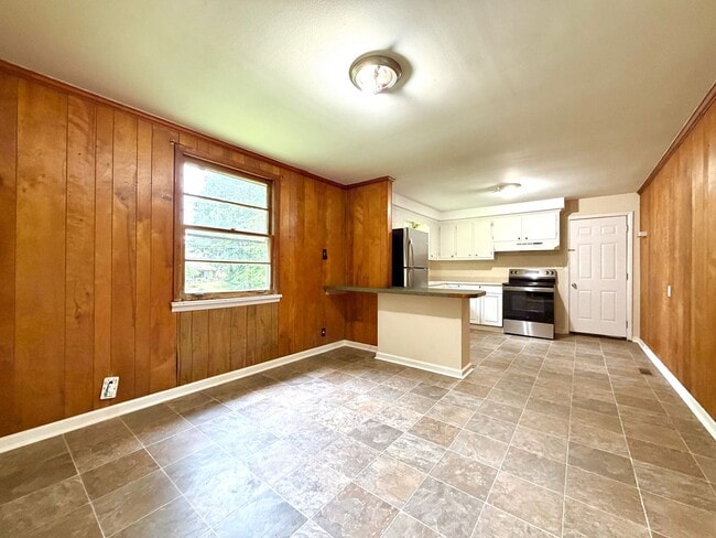 Photo - 221 Mills Dr