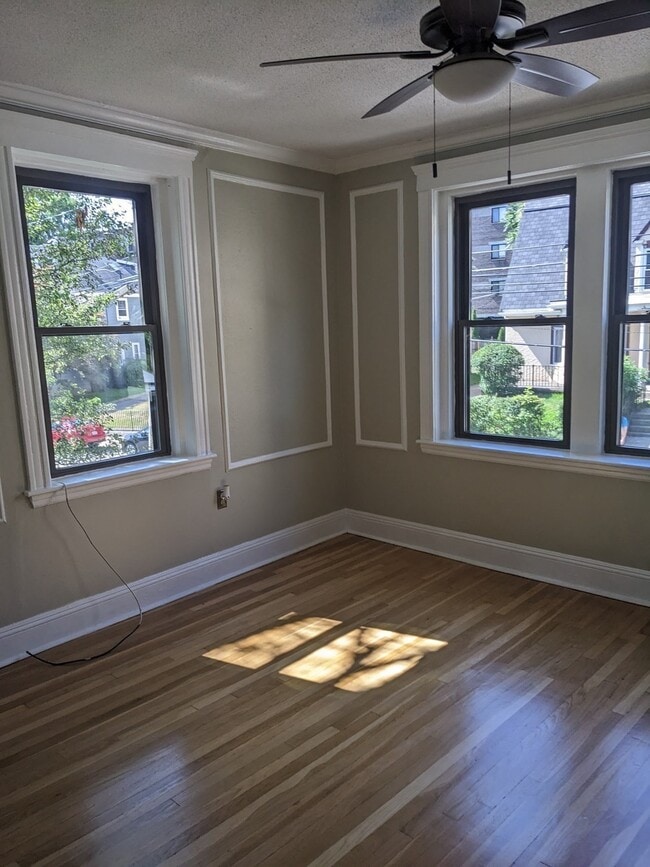 Building Photo - 153 Strathmore Rd Unit 3 Rental