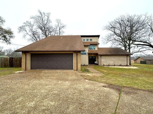 3 Bedroom 2 Bath Home in Bullard ISD! - 3 Bedroom 2 Bath Home in Bullard ISD!