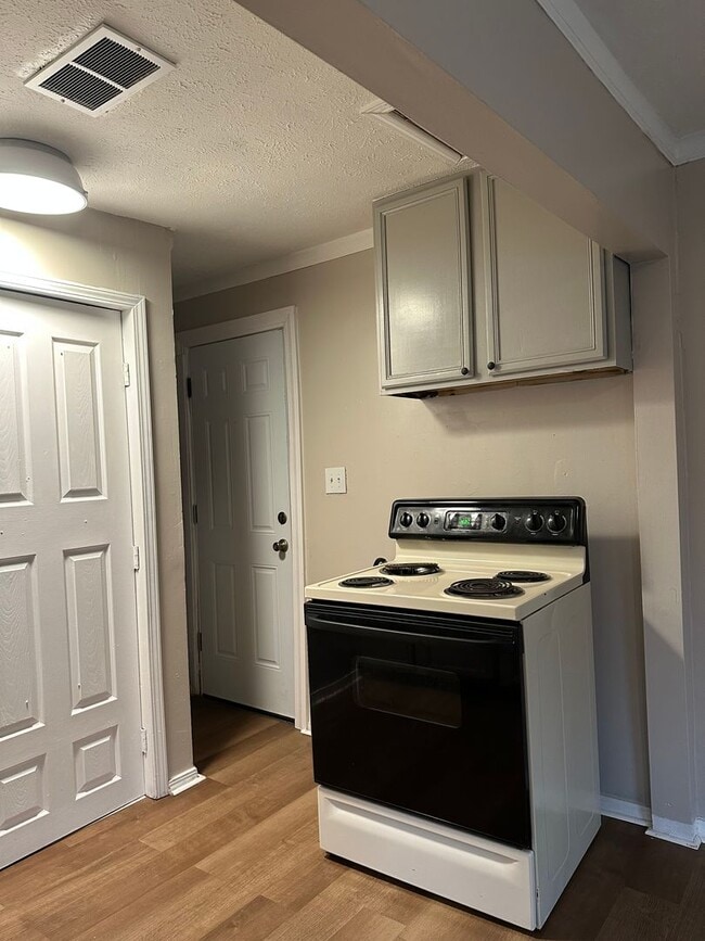 Photo - 1 Bedroom 1 Bathroom Home For Rent!