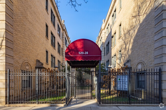 520-28 W. Surf St.