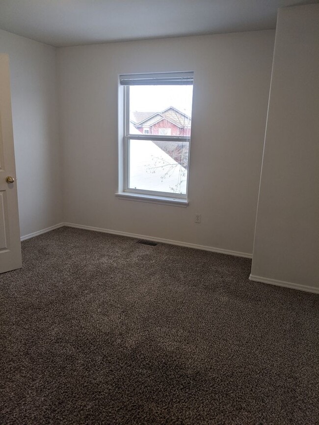Building Photo - Main Floor Master with 2 Car Attached Garage Rental