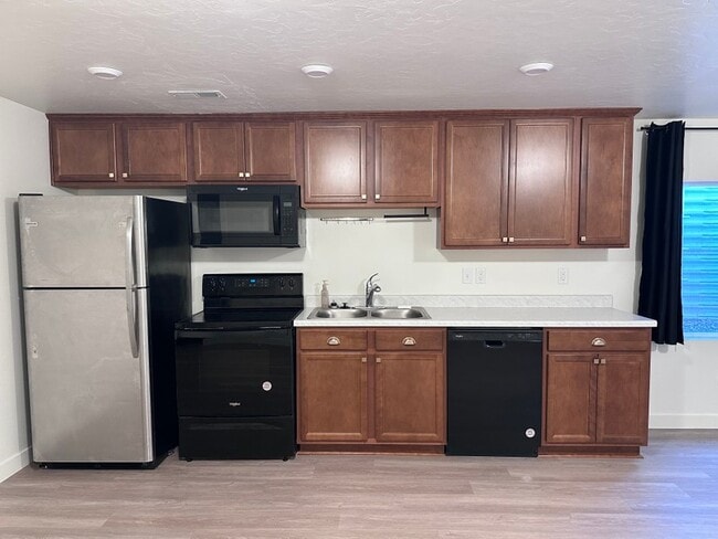 Photo - 933 E Blackfeet Dr