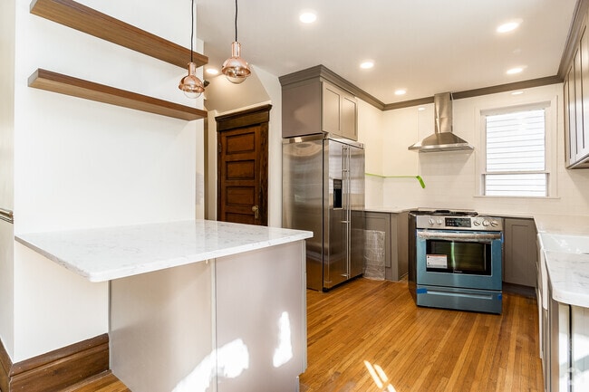 Building Photo - 986 Neil Ave Rental