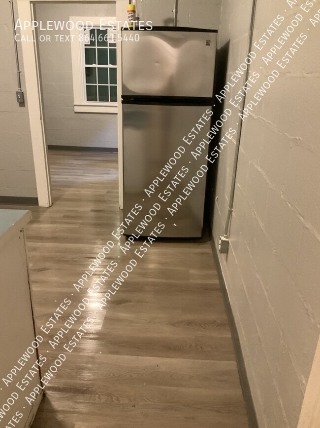 Photo - 131 E Main St