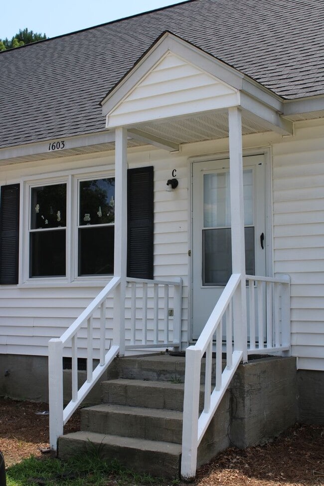 Building Photo - 1603 Tilghman Rd N Unit C