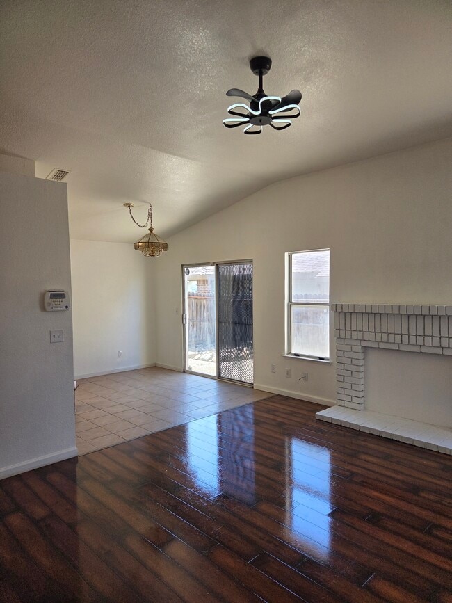 Living+Dining - 9131 Colonsay Way