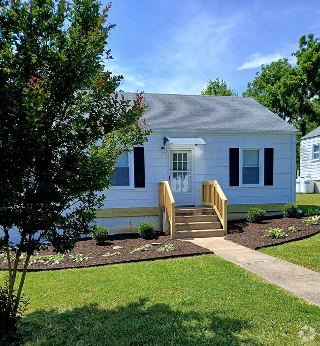 Building Photo - 707 Monroe St Rental