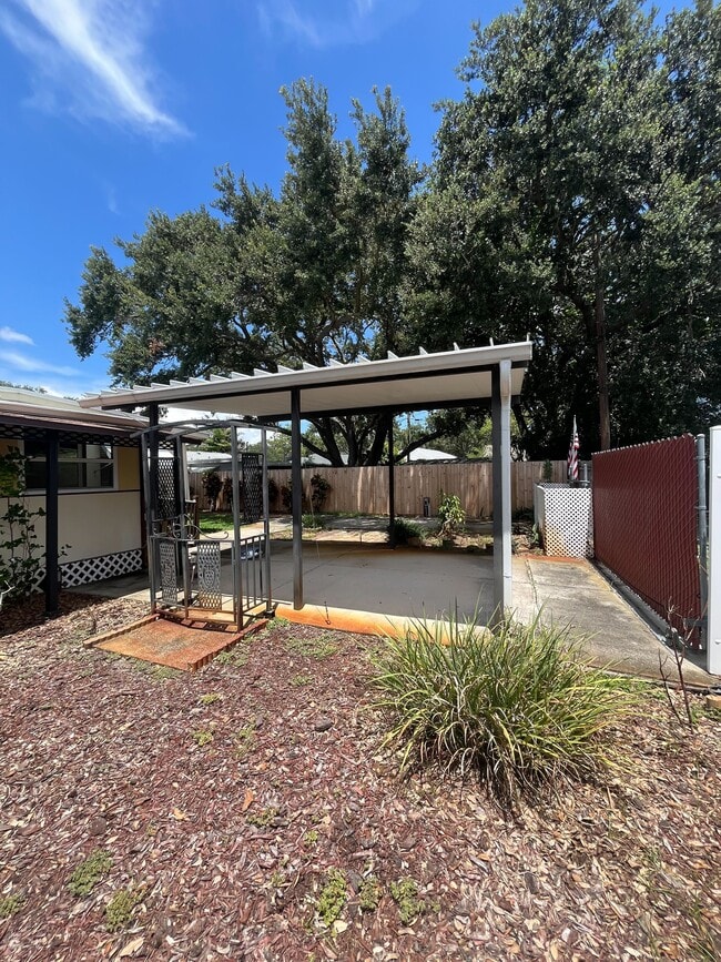 Photo - 516 Northmoor Ave N