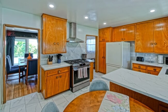 Photo - 1700 W 26th St