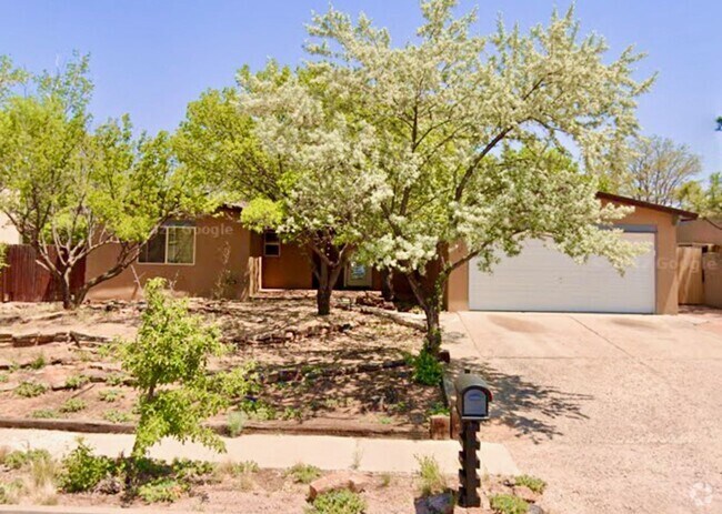 Building Photo - Inviting Neighborhood Rental