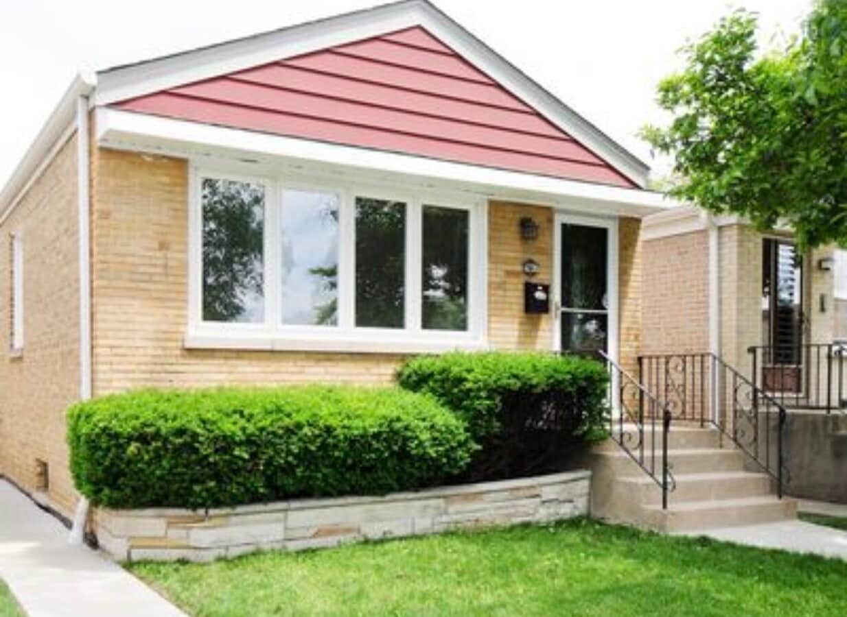 Accessible to O'hare near highway access - 6230 W Foster Ave
