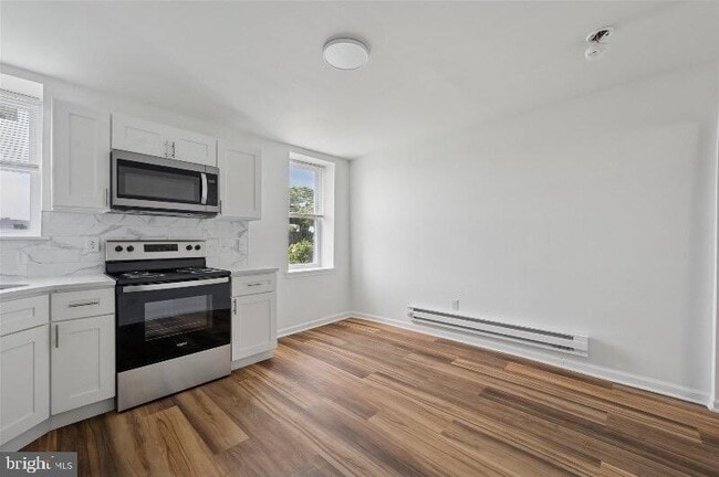 Building Photo - 6123 Glenmore Ave Rental