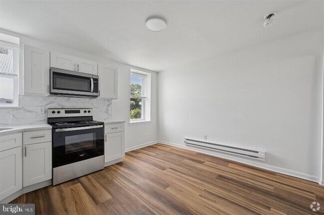 Building Photo - 6123 Glenmore Ave Rental