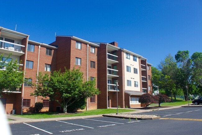 Photo - Great Two Bedroom Condo Available - 1010-5 Blueridge Dr.