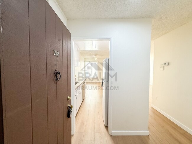 Photo - 5461 Kester Ave Unit 218