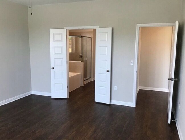 Photo - 6100 Gerard Dr