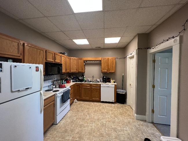 Building Photo - 126 N Green St Rental