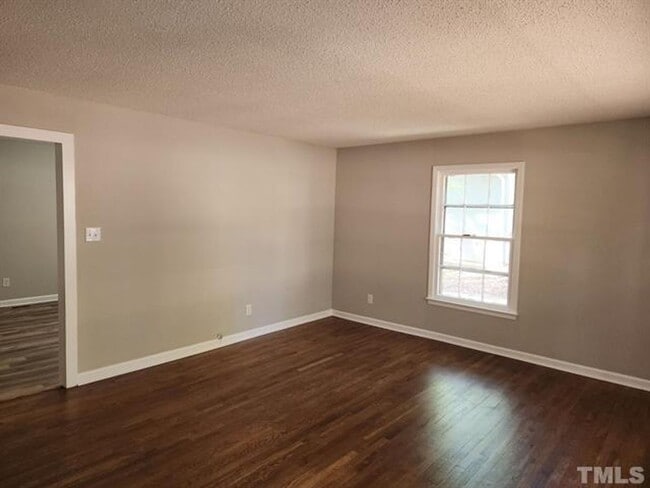 Photo - 520 Dacian Rd